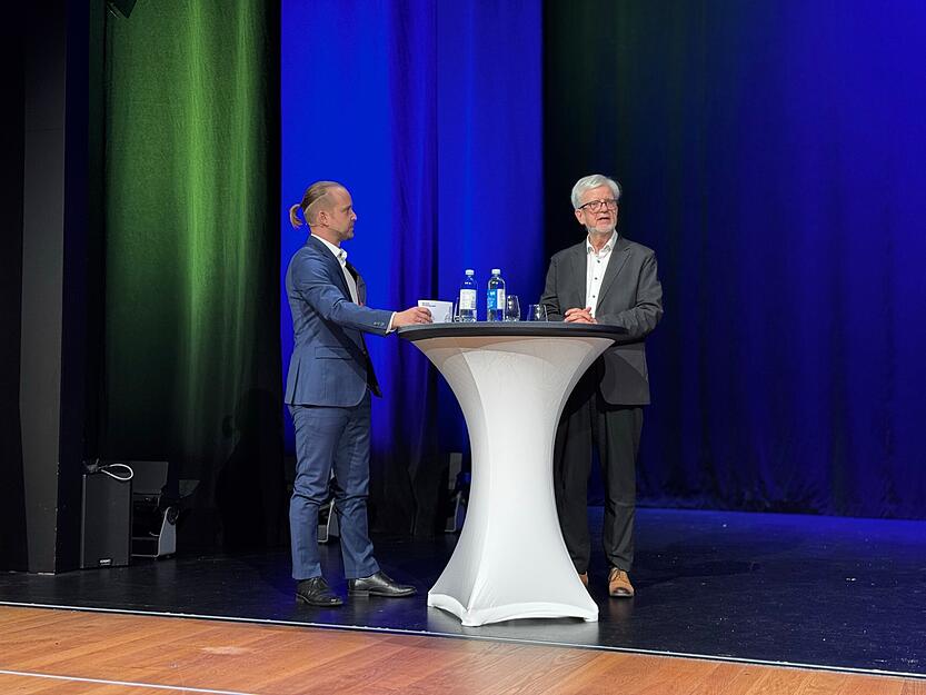 Bürger-Uni Heilbronn: Moderator und Stimme-Redakteur Tobias Wieland im Gespräch mit Ortwin Renn.