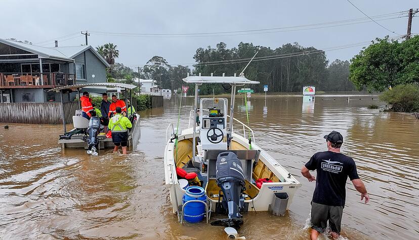Braune Wassermassen, wohin das Auge reicht - Augenzeugen sprechen von einer Katastrophe.