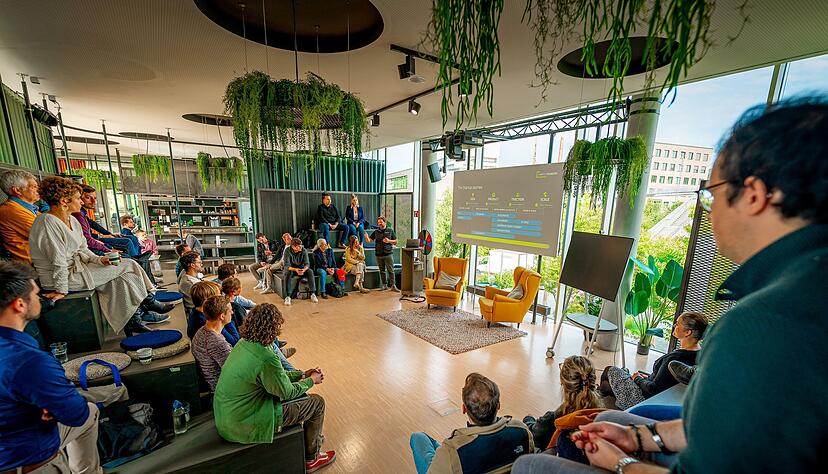 Die Finalisten des CampusOne Awards können während der zweitägigen Unternehmerschule nochmal an den finalen Präsentationen ihrer Gründungsideen arbeiten.