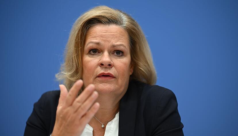 Bundesinnenministerin Nancy Faeser (SPD) hat mit Vertretern mehrerer Internet-Plattformen &uuml;ber Desinformation im Kontext der anstehenden Bundestagswahl gesprochen. (Archivfoto)