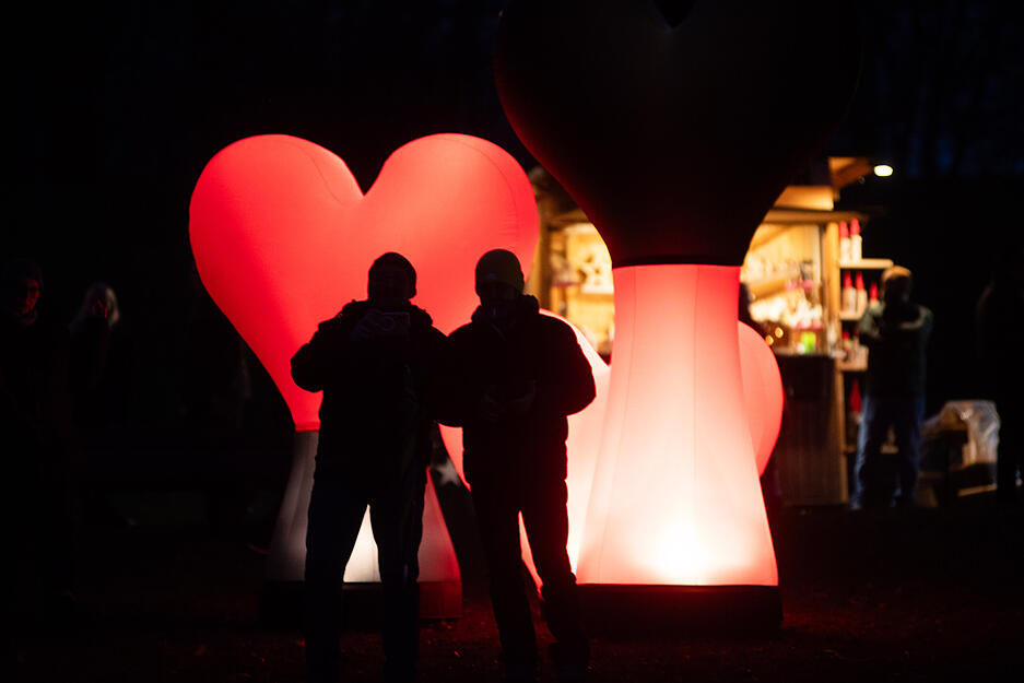 Am zweiten Adventswochenende lädt die Seeweihnacht am Breitenauer See mit Kunsthandwerk, Musik und Feuershow ein.