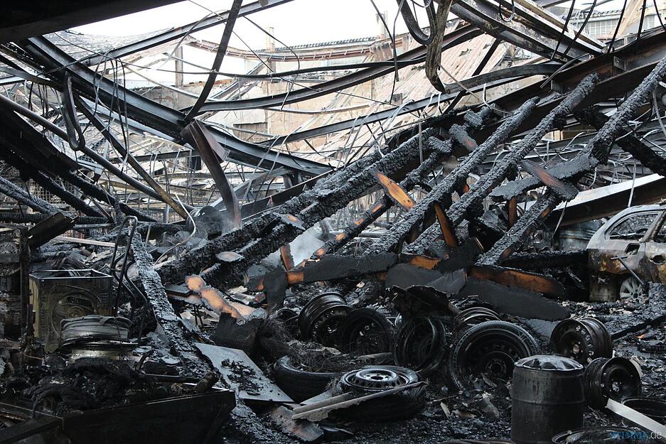 Millionenschaden bei Hallenbrand in Heilbronn