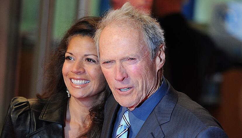 Clint Eastwood 2010 mit seiner damaligen Ehefrau Dina. Er ging zwei Ehen ein, beide wurden geschieden. (Archivfoto)