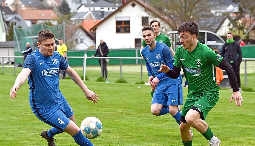 Die ersten zehn Minuten hatten Max Krüger (links) und seine Kürnbacher verschlafen, liefen danach einem 0:1-Rückstand hinterher. Ohne Erfolg.