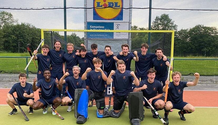 Rauf in Liga vier: Die Heilbronner Hockeym&auml;nner jubeln.