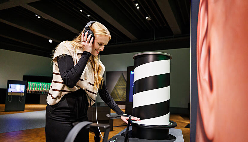 Die Sonderausstellung „Natur.Schau.Spiele.“ lädt dazu ein, über unser Verhältnis zu unserer Umwelt neu nachzudenken. Die Sonderausstellung „Natur.Schau.Spiele.“ lädt dazu ein, über unser Verhältnis zu unserer Umwelt neu nachzudenken.