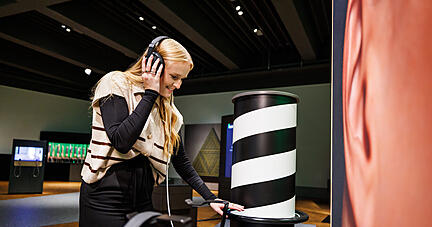 Die Sonderausstellung „Natur.Schau.Spiele.“ lädt dazu ein, über unser Verhältnis zu unserer Umwelt neu nachzudenken. Die Sonderausstellung „Natur.Schau.Spiele.“ lädt dazu ein, über unser Verhältnis zu unserer Umwelt neu nachzudenken.