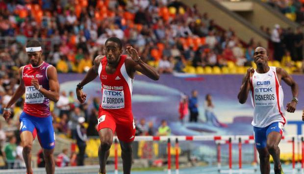 Jehue Gordon (M) holt für Trinidad und Tobago Gold über 400 Meter Hürden. Foto: Srdjan Suki Jehue Gordon (M) holt für Trinidad und Tobago Gold über 400 Meter Hürden. Foto: Srdjan Suki