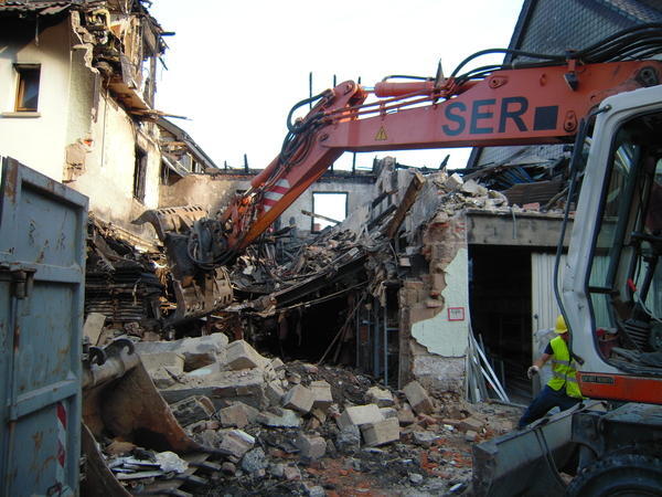 Abbrucharbeiten nach L&ouml;wensteiner Gro&szlig;brand | 20.08.