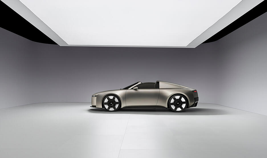 Das elektrisch einfahrbare Metallverdeck verschwindet in 15 Sekunden hinter den Sitzen.