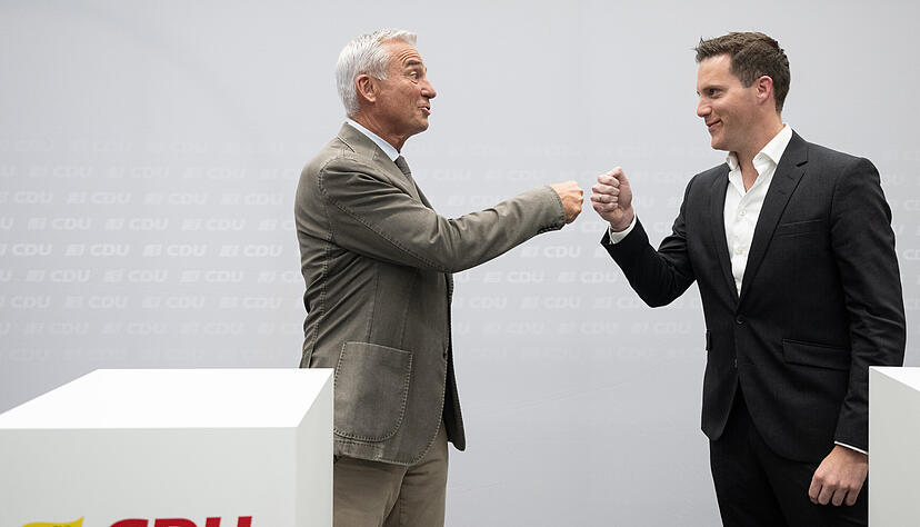 Thomas Strobl (l) und Manuel Hagel stehen nach einem Statement Faust an Faust. Strobl verzichtet auf eine erneute Kandidatur für den CDU-Landesvorsitz. Thomas Strobl (l) und Manuel Hagel stehen nach einem Statement Faust an Faust. Strobl verzichtet auf eine erneute Kandidatur für den CDU-Landesvorsitz.