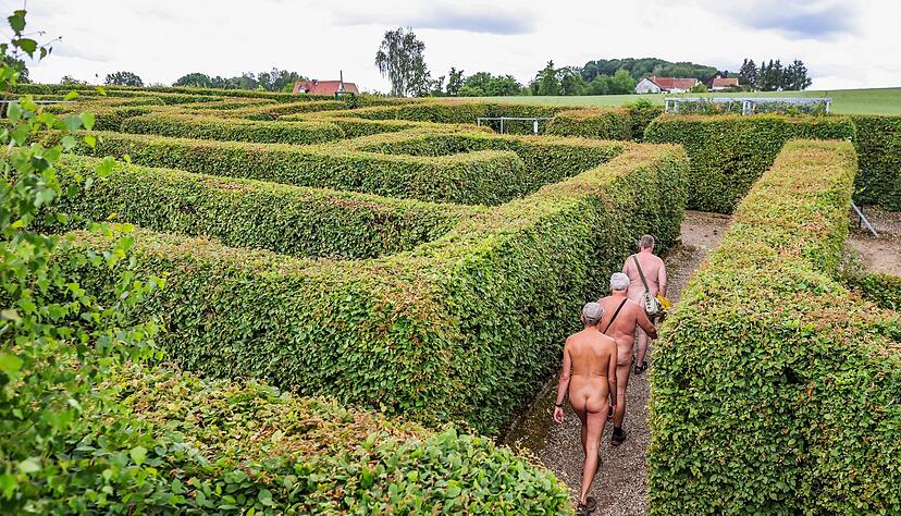 Nacktwandern? Kein Problem! Zumindest rein rechtlich ist das in Deutschland erlaubt, solange sich dadurch niemand bel&auml;stigt f&uuml;hlt.