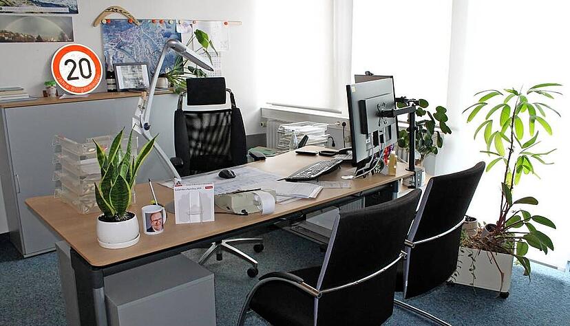 Ein leeres Bürgermeister-Büro wie hier in Roigheim das Dienstzimmer von Michael Grimm ist in der Region noch die Ausnahme. Ein leeres Bürgermeister-Büro wie hier in Roigheim das Dienstzimmer von Michael Grimm ist in der Region noch die Ausnahme.