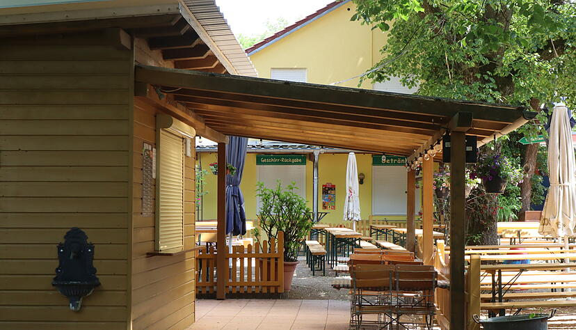 Seit 20 Jahren bewirtet Ralf Lumpp den Biergarten am Strandbad H2&Ouml; in &Ouml;hringen. Bei k&uuml;hlem Wetter &ouml;ffnet er in der Regel nicht.