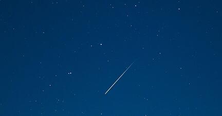 Erst im Dezember waren die Geminiden (im Bild &uuml;ber Brandenburg) zu sehen, nun folgen direkt zum Jahresbeginn die Sternschnuppen der Quadrantiden. (Symbolbild)