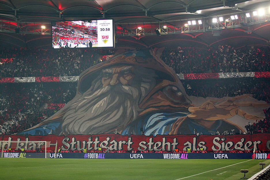 Aufwendig und gut vorbereitet, zeigten die VfB-Fans, dass sie hinter der Mannschaft stehen.