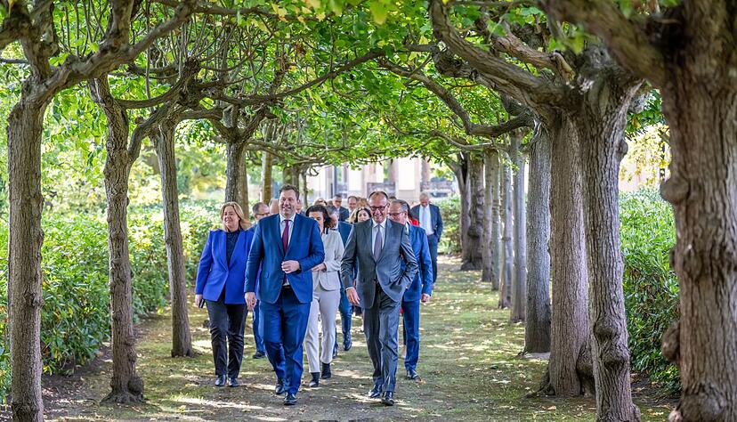 Das Kabinett will die Stimmung in Deutschland drehen.