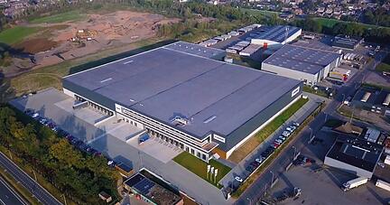 Neues Waren-Drehkreuz: Das Berner-Hauptquartier der Region West in Kerkrade verfügt über eine hochmoderne Infrastruktur mit einer Gesamtnutzfläche von rund 25.000 m². Neues Waren-Drehkreuz: Das Berner-Hauptquartier der Region West in Kerkrade verfügt über eine hochmoderne Infrastruktur mit einer Gesamtnutzfläche von rund 25.000 m².