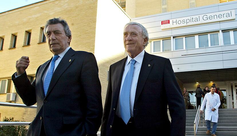 Jos&eacute; Santamar&iacute;a (r), hier mit Enrique Perez, war eine Club-Legende bei Real Madrid. (Archivbild)