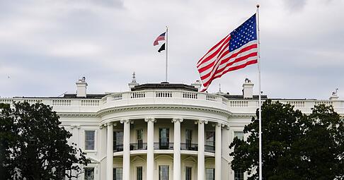 Die US-Regierung schränkt die Bewegungsfreiheit von Journalisten auf dem Gelände des Weißen Hauses weiter ein. Die US-Regierung schränkt die Bewegungsfreiheit von Journalisten auf dem Gelände des Weißen Hauses weiter ein.