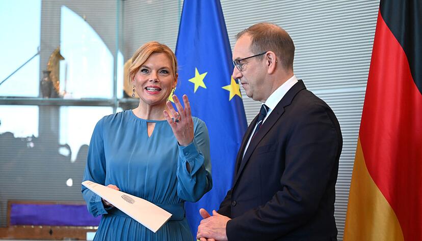 Darin kritisiert er die aktuellen Strukturen als kopflastig, kompliziert und in gro&szlig;en Teilen nicht effektiv.