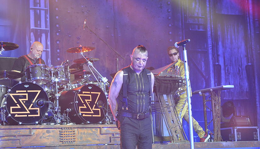 Die Rammstein-Tribute-Band &bdquo;Stahlzeit&ldquo; musste am Samstagabend in der Heilbronner Harmonie ohne Pyrotechnik auftreten.