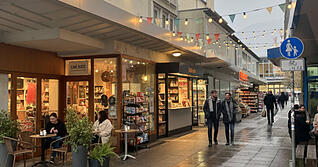 Ralf Vogt zeigt mit seinen KI-Kreationen wie Plätze in Heilbronn anders aussehen könnten.