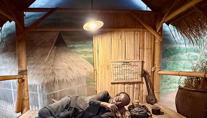 Museen am Goldenen Dreieck zeigen, wie früher Opium geraucht wurde. Museen am Goldenen Dreieck zeigen, wie früher Opium geraucht wurde.