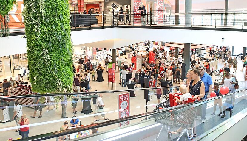 Andrang zur Eröffnung von Möbel Rieger: 36.500 Quadratmeter Verkaufsfläche sind ein Paukenschlag für die Branche.
Fotos: Ralf Seidel