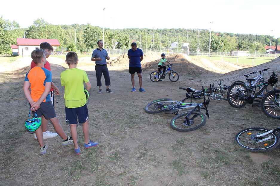 Biker auf dem neuen Pumptrack in Berwangen