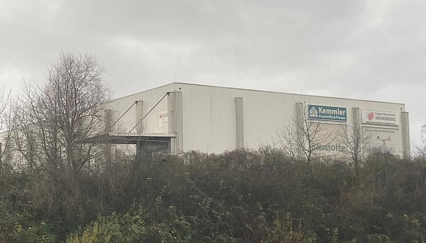 In dieser Halle im Gewerbegebiet am Weinsberger Kreuz ist das Natursteinwerk Weinsberg ansässig. In dieser Halle im Gewerbegebiet am Weinsberger Kreuz ist das Natursteinwerk Weinsberg ansässig.