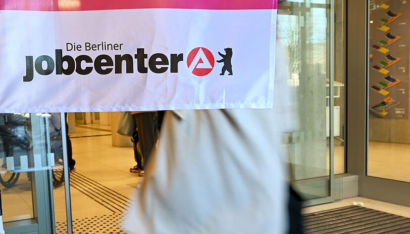 Der Bundestag hat die Bürgergeld-Reform mit der Mehrheit von Union und SPD beschlossen. (Symbolbild) Der Bundestag hat die Bürgergeld-Reform mit der Mehrheit von Union und SPD beschlossen. (Symbolbild)