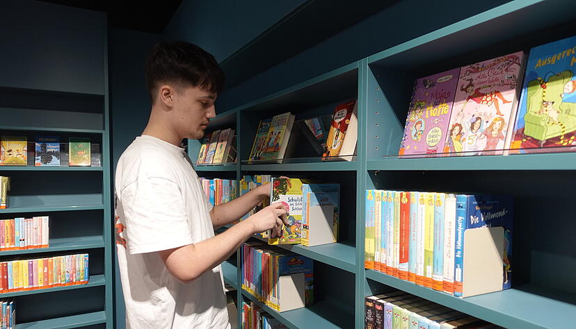 FSJ-ler Elias Volz ist in Heilbronn haupts&auml;chlich in der Kinderbibliothek im Einsatz und kennt sich dort bestens aus.