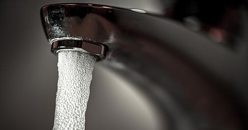 Im Wohngebiet &laquo;L&ouml;scher&raquo; sollen Anwohner das Trinkwasser zurzeit nicht zum Trinken, Kochen oder Duschen verwenden. (Symbolbild)