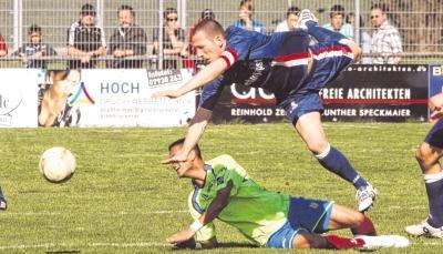 Im freien Fall: Kapitän Dominik Streicher mit dem FSV. Nach der 0:1-Niederlage gegen Mannheim beträgt der Rückstand auf einen Nichtabstiegsplatz fünf Punkte. Im freien Fall: Kapitän Dominik Streicher mit dem FSV. Nach der 0:1-Niederlage gegen Mannheim beträgt der Rückstand auf einen Nichtabstiegsplatz fünf Punkte.