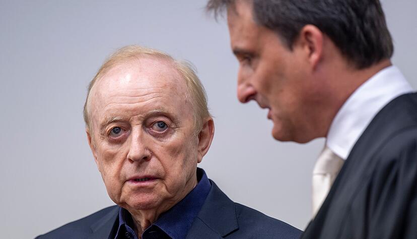 Schuhbeck mit seinem Anwalt Norbert Scharf.