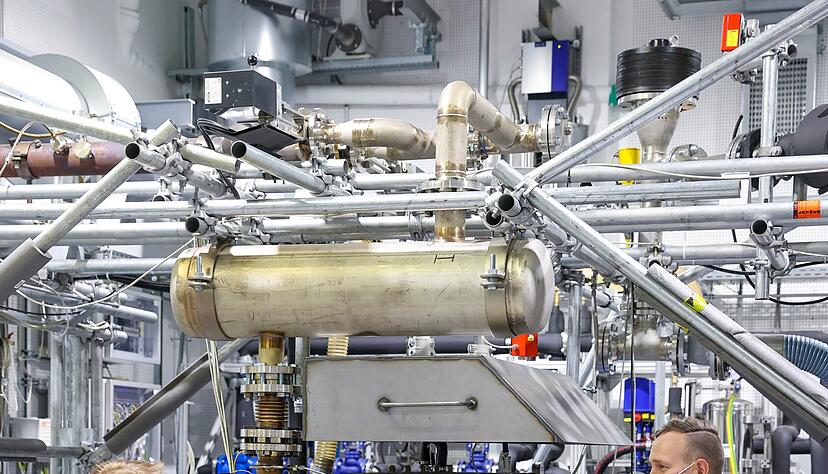 Wasserstoff soll Erdgas ersetzen und könnte sogar als Kraftstoff für Verbrennungsmotoren eingesetzt werden. Überall in Deutschland laufen dazu Forschungsprojekte. Die Region Heilbronn rechnet sich bei dem Thema Chancen aus.
Foto: dpa Wasserstoff soll Erdgas ersetzen und könnte sogar als Kraftstoff für Verbrennungsmotoren eingesetzt werden. Überall in Deutschland laufen dazu Forschungsprojekte. Die Region Heilbronn rechnet sich bei dem Thema Chancen aus.
Foto: dpa