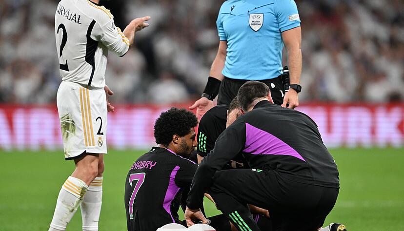 Serge Gnabry musste verletzt ausgewechselt werden. Serge Gnabry musste verletzt ausgewechselt werden.