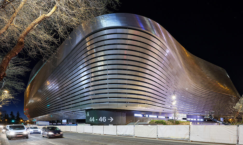 Das Estadio Santiago Bernabéu wurde von 2019 an renoviert und 2023 fertiggestellt. Die Covid-Pandemie hatte den Umbau verzögert. Das Estadio Santiago Bernabéu wurde von 2019 an renoviert und 2023 fertiggestellt. Die Covid-Pandemie hatte den Umbau verzögert.