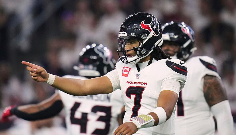 Texans-Quarterback C.J. Stroud (vorne) hat noch nicht so richtig in die Saison gefunden. Im Hintergrund ist Jakob Johnson.