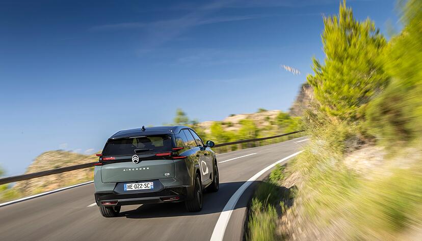 Auf die komfortable Tour: Der Tester hebt die komfortable Abstimmung des Citroën C5 hervor.