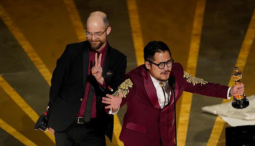 Daniel Schreinert (l) und Daniel Kwan wurden mehrfach f&uuml;r ihren Film &laquo;Everything Everywhere All at Once&raquo; bei den Oscars ausgezeichnet. (Archivbild)