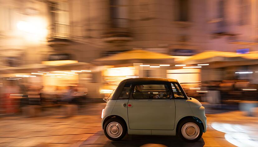 Dolce Vita: Mit dem kleinen Fiat rollt man entspannt und bequem durch engste Gassen. Dolce Vita: Mit dem kleinen Fiat rollt man entspannt und bequem durch engste Gassen.