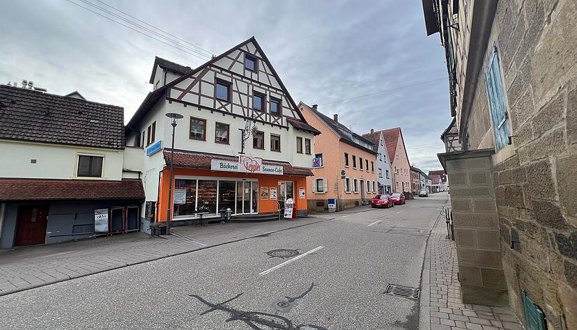 Im Herzen des Eppinger Teilorts Kleingartach: Die B&auml;ckerei Keppler mit ihrem Sonnen-Caf&eacute; sorgt f&uuml;r Leben in der Ortsmitte.