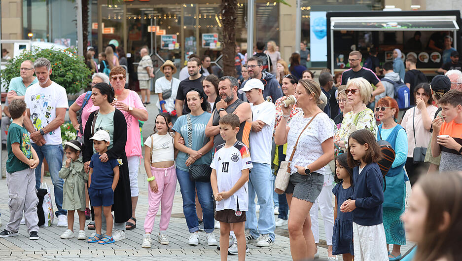 Wegen Regens musste das Programm allerdings unterbrochen werden.