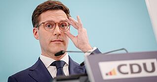 19.02.2026, Baden-W&uuml;rttemberg, Stuttgart: Manuel Hagel, CDU-Spitzenkandidat f&uuml;r die Landtagswahl in Baden-W&uuml;rttemberg, gibt zu Beginn des CDU-Bundesparteitags eine Pressekonferenz. Vor dem zweit&auml;gigen Parteitag treffen sich die Spitzengremien zur Vorbereitung. Am Freitag werden Pr&auml;sidium und Vorstand neu gew&auml;hlt. Foto: Kay Nietfeld/dpa +++ dpa-Bildfunk +++