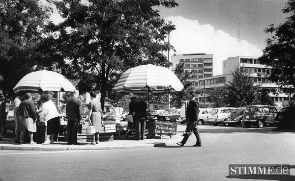 Marktstand auf dem Heilbronner Wollhausplatz Ende der 1960er Jahre. Marktstand auf dem Heilbronner Wollhausplatz Ende der 1960er Jahre.