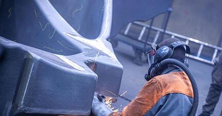 In einer Eisengie&szlig;erei - auch Metalle sind teurer geworden.