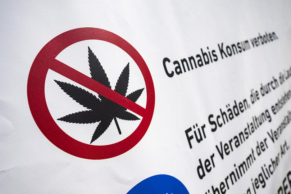 Während des Frühlingsfestes in Stuttgart darf auf dem gesamten Gelände am Neckar kein Cannabis geraucht werden. Während des Frühlingsfestes in Stuttgart darf auf dem gesamten Gelände am Neckar kein Cannabis geraucht werden.