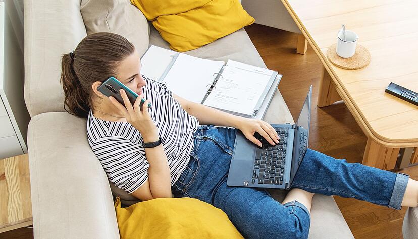 Egal, ob am Telefon, online oder pers&ouml;nlich: Vor einem Versicherungsabschluss sollten Verbraucherinnen und Verbraucher sich grunds&auml;tzlich beraten lassen.